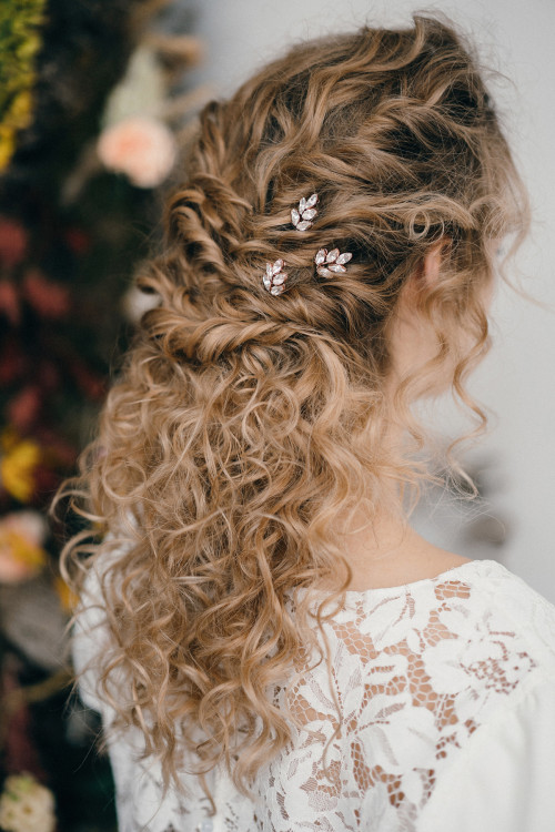 If you want to buy Curly hair accessories at the cheap rates? Shop online Hair Accessories & Personal care from a great selection on CurlKit.https://shop.curlkit.com/collections/accessories
