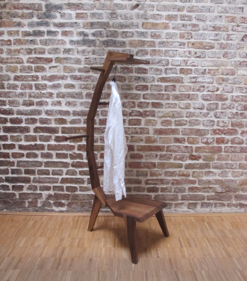 Get online TB.13 El Scorpio - Valet Stand (Stummer Diener) to manage your garments or use it for different purposes. It's sort of chair that is hand-crafted in Berlin.
https://tidyboy.de/produkt/tb-13-el-scorpio-stummer-diener-herrendiener/