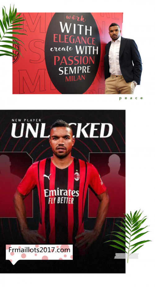 Messias portant ses nouveaux maillots de AC Milan 2022