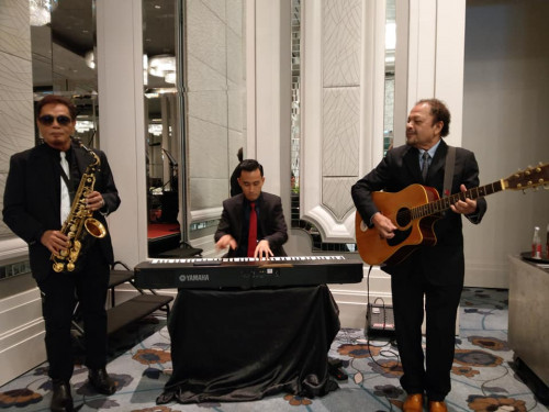 Need a live band for hire near KL? MDT Music provides excellent live band performance in KL for all kinds of personal or corporate events. Contact us for live band, sound & lighting system or event management services throughout the Malaysia.

https://mdtmusic.com/