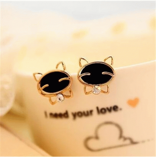 Love the way it appears! Buy Rhinestone Cat Earring online at Myanimal-jewelry.com. We offer a myriad of jewelry styles at unbeatable prices.
