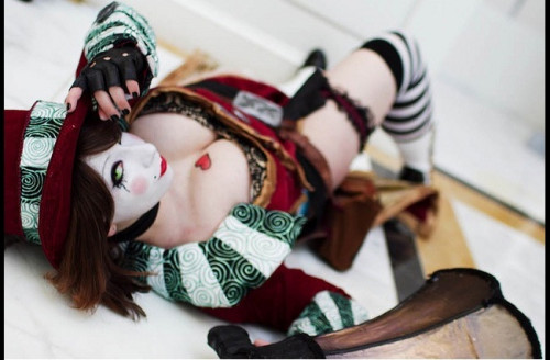 1320526813moxxi8