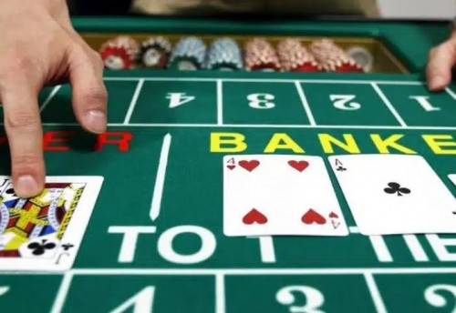 Baccarat online là một trò chơi cá cược phổ biến, và có lẽ bạn đã từng nghe đến nó. Trò chơi này được cho là dễ chơi, nhưng để thực sự thành công, bạn cần phải hiểu rõ về quy luật và chi tiết của nó. Để giúp bạn đạt được điều này, http://nhacai10.com/ sẽ hướng dẫn bạn từ A đến Z về cách chơi Baccarat và các quy tắc quan trọng mà bạn nên biết.

Quy luật cơ bản của Baccarat Online:

Quy luật chơi Baccarat online không phức tạp và không đòi hỏi bạn phải là một chuyên gia để bắt đầu. Các quy tắc cơ bản bao gồm:

Ba Cửa Đặt Cược: Baccarat có ba cửa đặt cược - "Player" (người chơi), "Banker" (người làm nhà cái), và "Tie" (hòa). Mỗi ván, người chia bài sẽ chia hai lá bài cho mỗi bên.
Tính Điểm: Bạn tính điểm bằng tổng giá trị của hai lá bài. Lá Át đếm là 1 điểm, và các lá từ 2 đến 9 có giá trị tương ứng với số điểm in trên bài. Các lá 10, J, Q, K đếm là 0 điểm.
Quyết Định Chiến Thắng: Nếu một trong hai cửa, "Player" hoặc "Banker," có tổng điểm bằng 8 hoặc 9 với hai lá bài đầu tiên, ván đấu kết thúc mà không cần rút thêm bài. Nếu cả hai cửa có tổng điểm bằng nhau, thì "Tie" thắng.
Luật Rút Bài Thứ 3: Khi một cửa cần rút thêm lá bài thứ 3, luật được áp dụng theo quy tắc sau đây:
Nếu "Player" có tổng từ 0 đến 5, rút thêm.
Nếu "Player" có tổng là 6 hoặc 7, không rút thêm.
"Banker" sẽ tuân theo quyết định của "Player" khi rút bài thứ 3.
Chia Bài Độc Đáo: Lá bài sẽ được chia độc đáo, và quyết định "Player" hay "Banker" sẽ rút trước.

Chi Tiết Quy Luật Chơi Baccarat:

Ngoài quy tắc cơ bản, còn có một số quy luật chi tiết trong Baccarat:

Khi nhà con "Player" hoặc "Banker" có tổng điểm từ 0 đến 5 và rút được lá bài thứ 3, "Banker" sẽ rút thêm nếu có tổng điểm từ 0 đến 2 và ngừng nếu tổng là 3-7.
Nếu "Player" rút được 6 hoặc 7 điểm, "Banker" sẽ ngừng nếu có tổng điểm từ 0 đến 5 và rút thêm nếu tổng là 6-7.
Nếu "Player" rút được 8-9 điểm, ván đấu kết thúc mà không cần rút thêm bài.
Trong trường hợp "Player" rút được lá bài 4, 5, 6, 7, "Banker" sẽ rút thêm nếu có tổng từ 0 đến 6 và ngừng nếu tổng là 7.
Nếu "Player" rút được lá bài 2 hoặc 3, "Banker" sẽ rút thêm nếu có tổng từ 0 đến 4 và ngừng nếu tổng là 5-7.

7 kinh nghiệm chơi baccarat chắc thắng

Chơi Baccarat tại các sòng https://nhacai10.com/casino-truc-tuyen/ có thể dựa trên may mắn, nhưng có một số kinh nghiệm và chiến thuật có thể giúp bạn tăng cơ hội chiến thắng. Dưới đây là 7 kinh nghiệm chơi Baccarat mà có thể giúp bạn chắc thắng hơn:

Nắm vững quy tắc cơ bản: Đầu tiên, hãy hiểu rõ quy tắc cơ bản của Baccarat, bao gồm cách tính điểm và quyết định chiến thắng. Điều này giúp bạn tự tin hơn khi đặt cược.
Luôn đặt cược trên "Banker": Thống kê cho thấy "Banker" có lợi thế hơn so với "Player" và "Tie." Mặc dù bạn cần trả một khoản phí cho việc đặt cược trên "Banker," nhưng nó thường là một chiến thuật an toàn.
Quản lý ngân sách: Xác định trước một ngân sách và tuân theo nó. Đừng bao giờ chơi với số tiền bạn không thể tự mình đối phó với việc thua mất.
Áp dụng chiến thuật Martingale: Đây là một chiến thuật đặt cược tiêu biểu. Khi bạn thua, tăng cược lên gấp đôi cho đến khi bạn thắng. Sau khi thắng, bạn quay lại cược ban đầu. Tuy nhiên, cần cẩn thận với ngân sách vì rủi ro cược tăng lên nhanh chóng.
Chấp nhận rủi ro và không tham lam: Đặt giới hạn thua cược và tuân theo nó. Nếu bạn thua số tiền đó, dừng lại và không tiếp tục chơi. Đừng bao giờ tham lam khi đang thắng lớn.
Thực hành trước khi chơi bằng tiền thật: Sử dụng các phiên bản Baccarat miễn phí trực tuyến để rèn luyện kỹ năng và hiểu rõ hơn về trò chơi.
Theo dõi biểu đồ và số liệu thống kê: Các biểu đồ và số liệu thống kê có thể giúp bạn dự đoán xu hướng trong trò chơi. Sử dụng chúng để đưa ra quyết định cược thông minh.

Kết Luận:

Baccarat online là một trò chơi đơn giản với quy tắc cơ bản mà bạn có thể dễ dàng nắm bắt. Bằng cách hiểu rõ quy luật chơi Baccarat và quyết định thông minh, bạn có cơ hội tăng khả năng chiến thắng. Hãy luôn nhớ kiểm soát ngân sách, không chơi quá nhiều và tập trung vào việc cải thiện chiến thuật của bạn để tối ưu hóa cơ hội thành công trong trò chơi này.