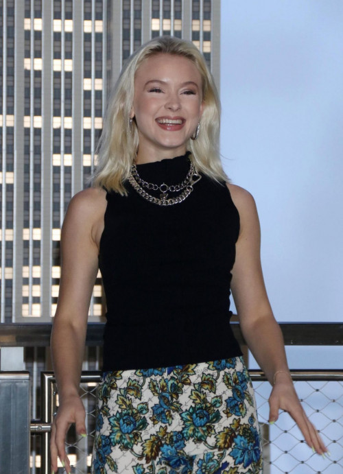 Zara-Larsson---Empire-State-Building-in-New-York-6.jpg