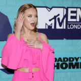 Zara-Larsson---MTV-Europe-Music-Awards-in-London-12.11-2017-11