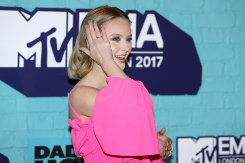 Zara-Larsson---MTV-Europe-Music-Awards-in-London-12.11-2017-12.jpg