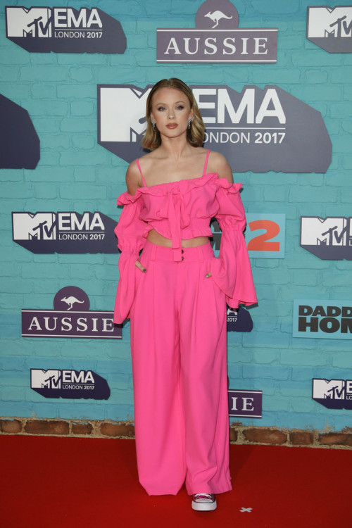 Zara-Larsson---MTV-Europe-Music-Awards-in-London-12.11-2017-2.jpg