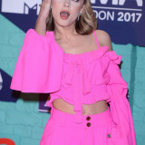 Zara-Larsson---MTV-Europe-Music-Awards-in-London-12.11-2017-20