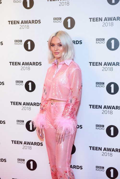 Zara-Larsson--BBC-Radio-1.Teen-Awards-2018--01-14.jpg