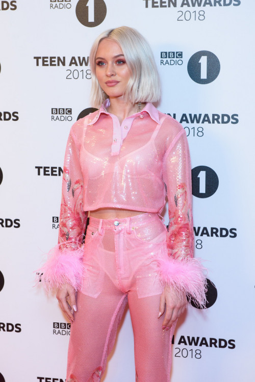 Zara-Larsson--BBC-Radio-1.Teen-Awards-2018--01-16.jpg