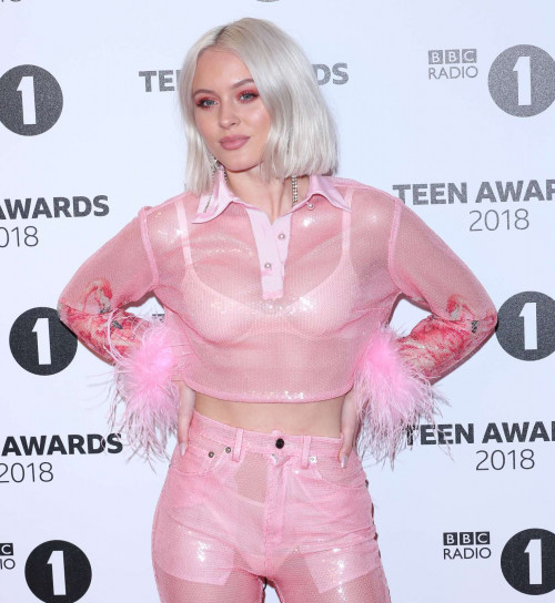 Zara-Larsson--BBC-Radio-1.Teen-Awards-2018--01-7.jpg