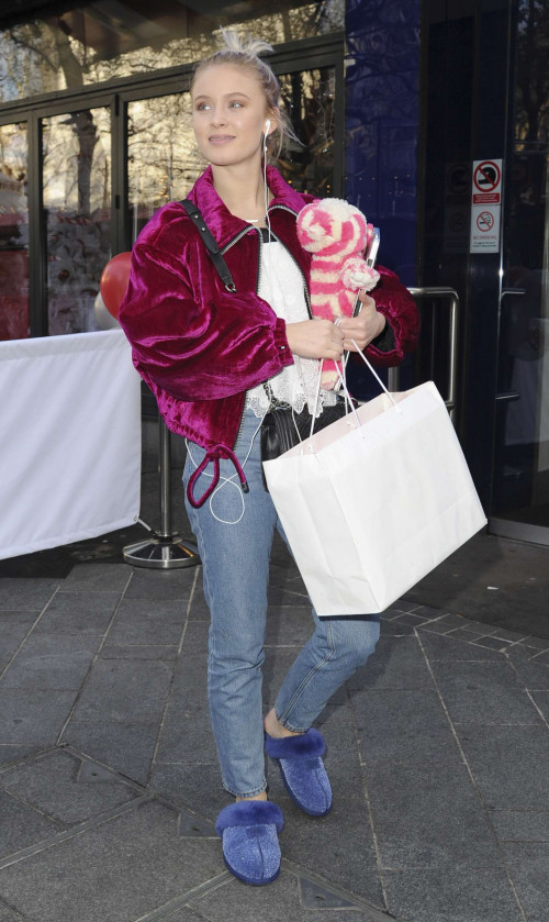 Zara-Larsson--Leaving-Global-Radio-Studios-in-London-14.12.2016-1.jpg