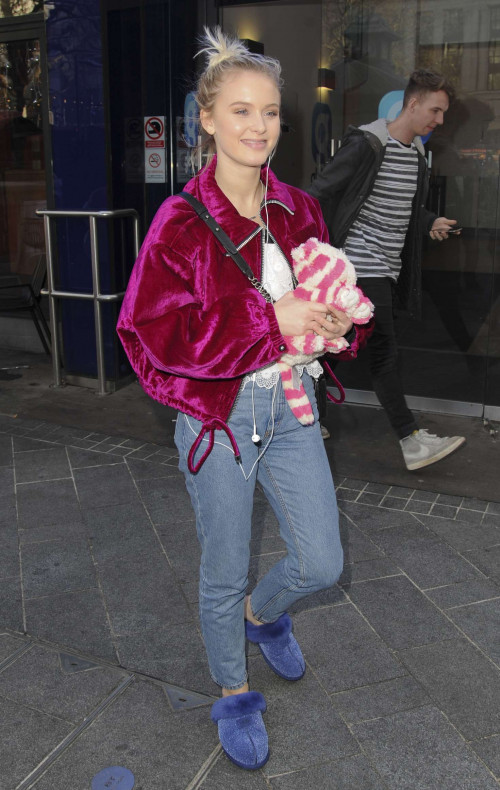 Zara-Larsson--Leaving-Global-Radio-Studios-in-London-14.12.2016-10.jpg