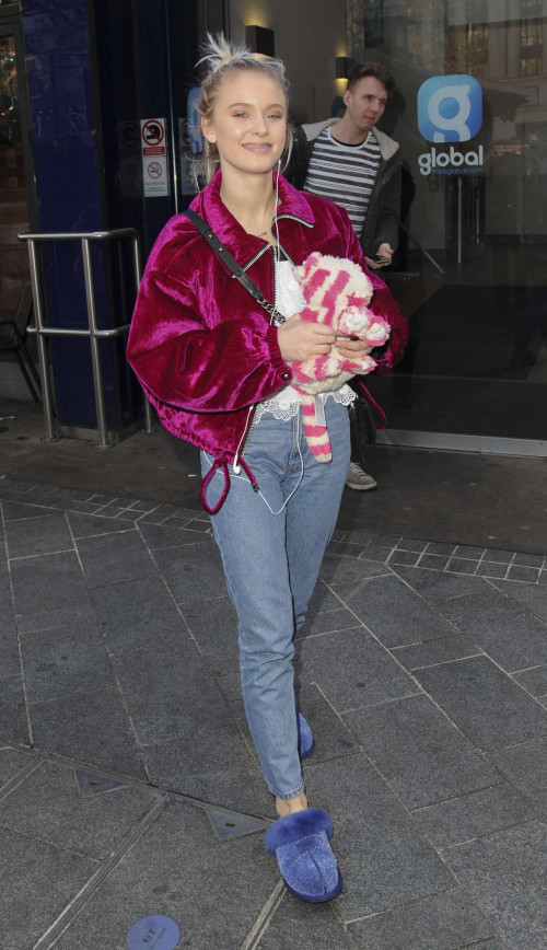 Zara-Larsson--Leaving-Global-Radio-Studios-in-London-14.12.2016-3.jpg