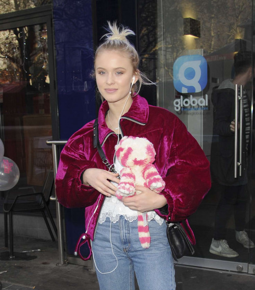 Zara-Larsson--Leaving-Global-Radio-Studios-in-London-14.12.2016-7.jpg