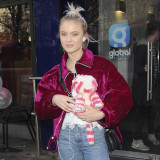 Zara-Larsson--Leaving-Global-Radio-Studios-in-London-14.12.2016-7