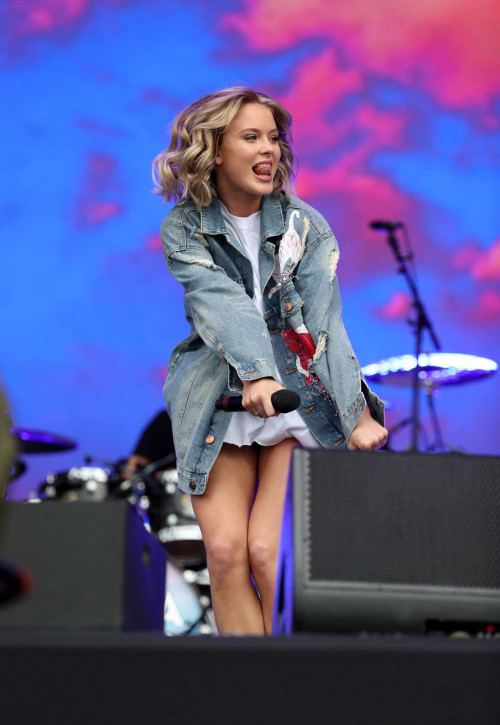 Zara Larsson  Performs at Radio 1s Big Weekend in Hull 27.05.2017