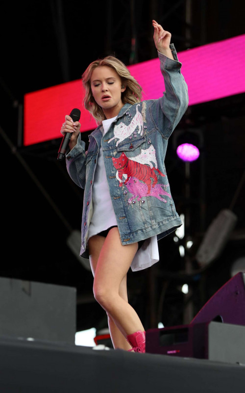 Zara Larsson  Performs at Radio 1s Big Weekend in Hull 27.05.2017