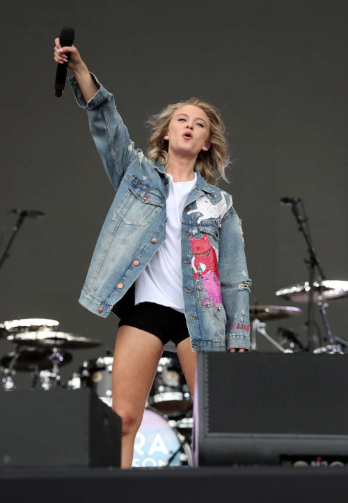 Zara-Larsson--Performs-at-Radio-1s-Big-Weekend-in-Hull-27.05.2017-23.jpg