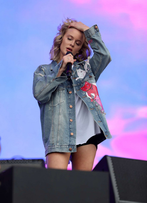 Zara Larsson  Performs at Radio 1s Big Weekend in Hull 27.05.2017