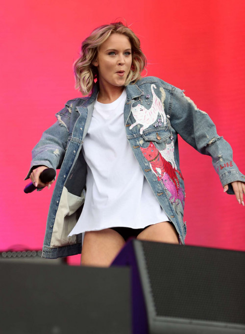 Zara Larsson  Performs at Radio 1s Big Weekend in Hull 27.05.2017