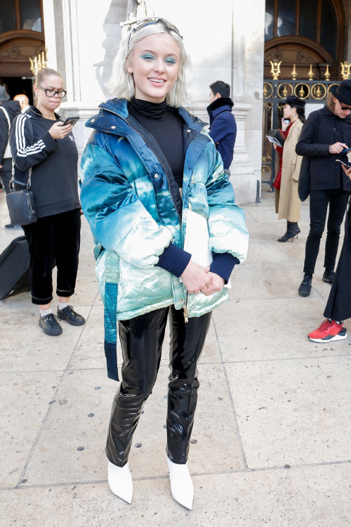 Zara Larsson attends Stella McCartney show in Paris 01.10.2018 (2)