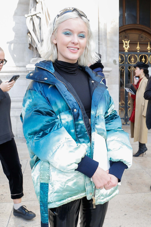 Zara Larsson attends Stella McCartney show in Paris 01.10.2018 (3)