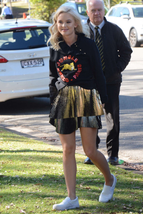 Zara-Larsson-in-Short-Skirt-Out-in-Sydney.24.10.2016-2.jpg