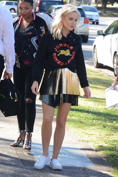 Zara-Larsson-in-Short-Skirt-Out-in-Sydney.24.10.2016-5.jpg