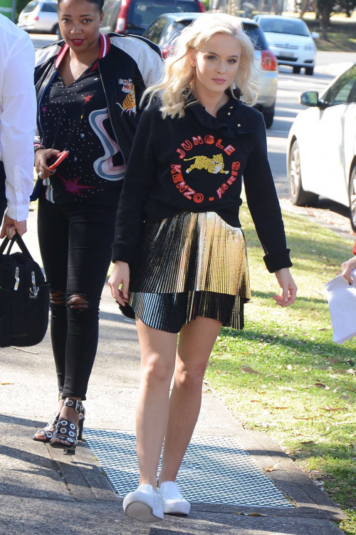 Zara-Larsson-in-Short-Skirt-Out-in-Sydney.24.10.2016-9.jpg