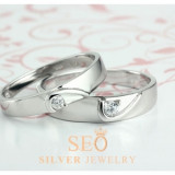 a_silver_heart_shaped_engagement_rings_set