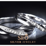 a_twisted_cz_diamond_wedding_rings