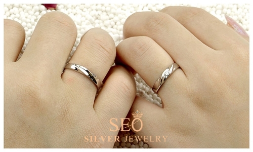 a_wave_wedding_rings.jpg