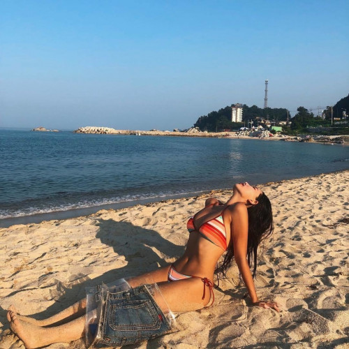 bikini_kor___B03jiOvA42h___.jpg