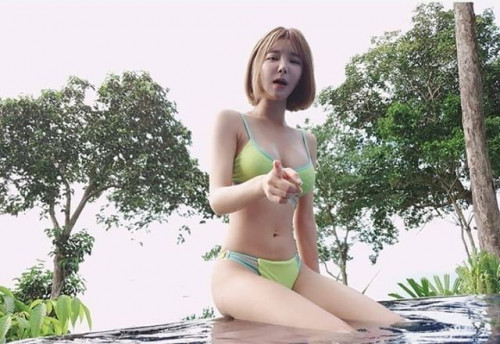 bikini_kor___B3NfLBtnqXE___.jpg