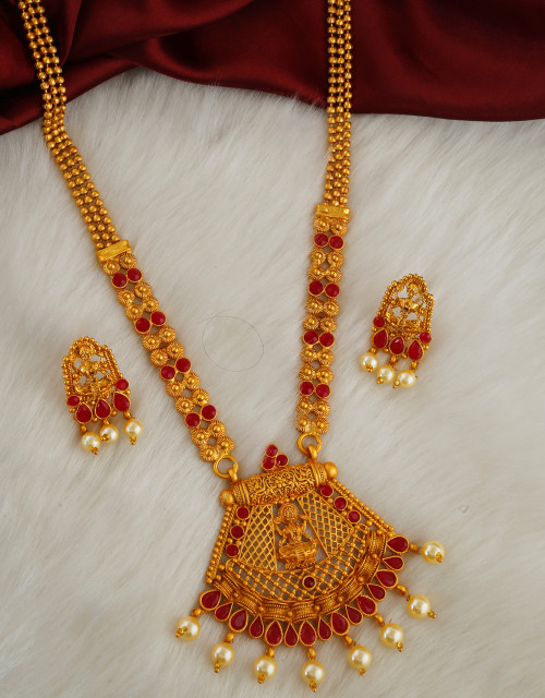 Anuradha Art Jewellery brings wide range of long haram designs necklace at best price. To see more designs visit our website: http://www.anuradhaartjewellery.com/artificial-jewellery/necklace/long-necklace/33