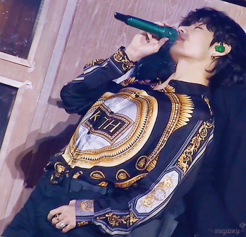 taetaelean.gif