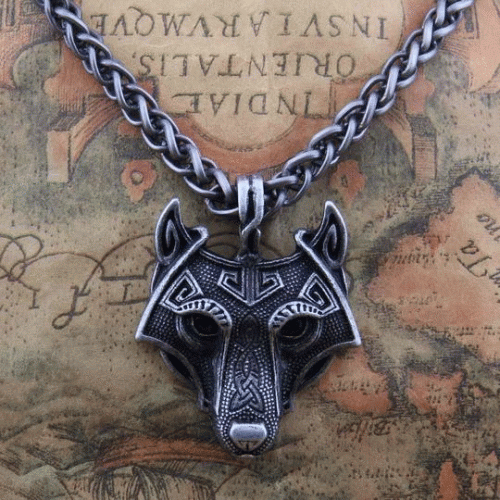 Rekindle your animal spirits with this mesmerizing wolf head pendant necklace from Myanimal-jewelry.com. Discover the animal styles online today!